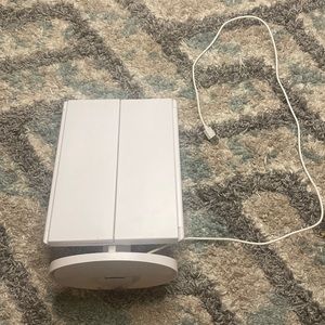 Woman’s light up vanity mirror make up vanity led light